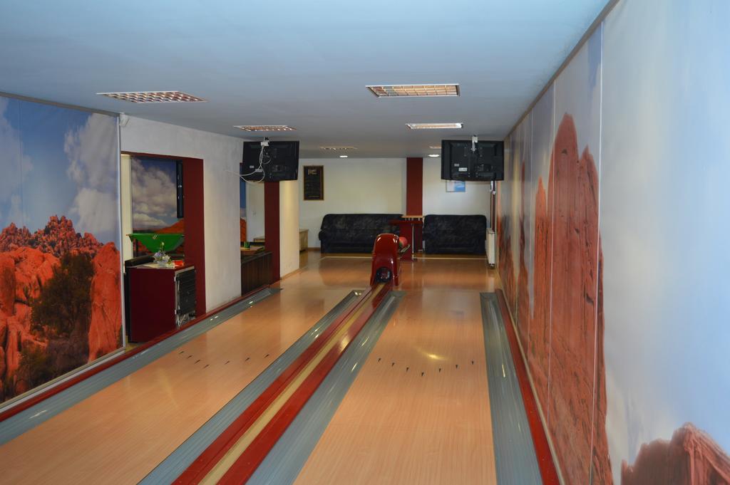 Davi Penzion & Bowling Roznava Luaran gambar