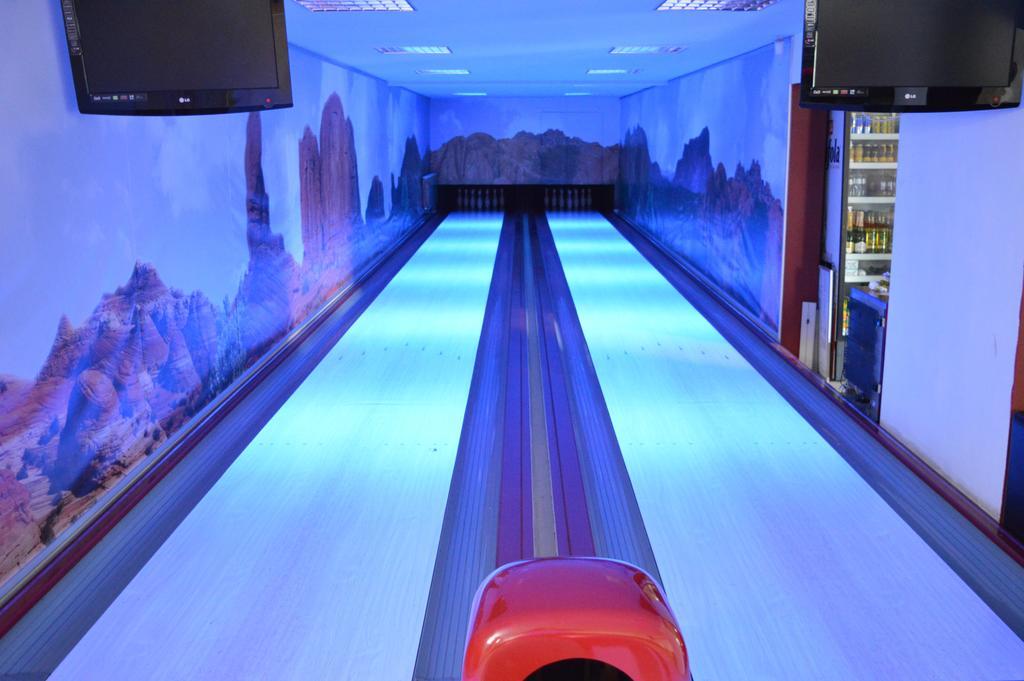 Davi Penzion & Bowling Roznava Luaran gambar